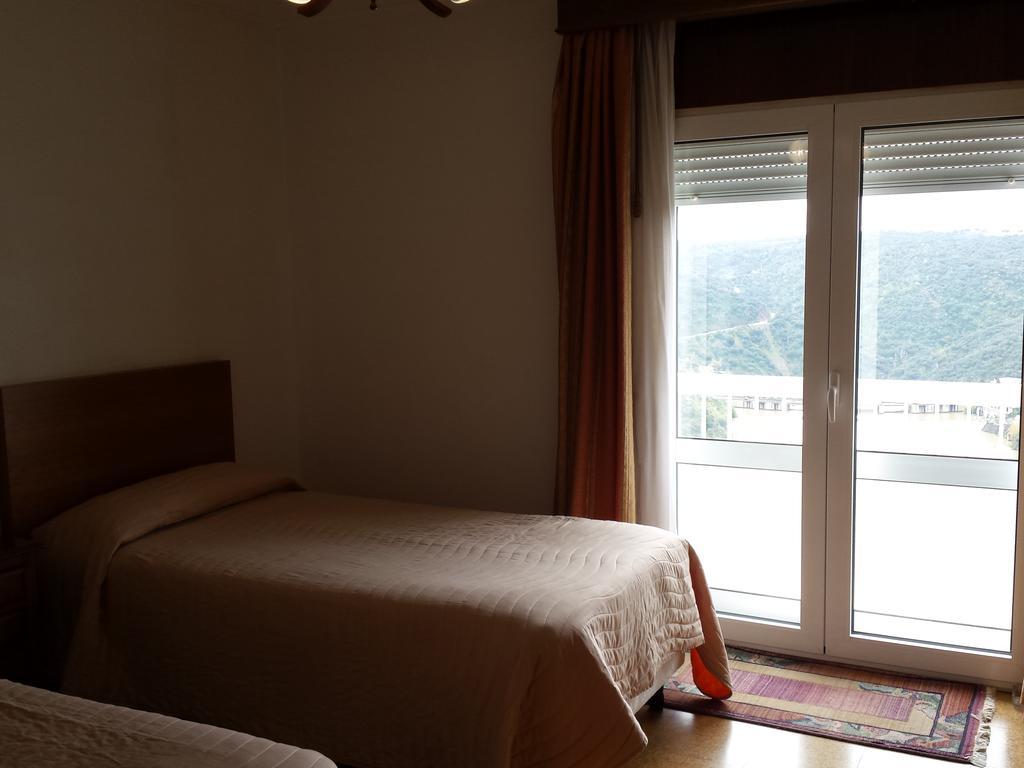Pensao Vista Bela Hotel Miranda do Douro Eksteriør billede